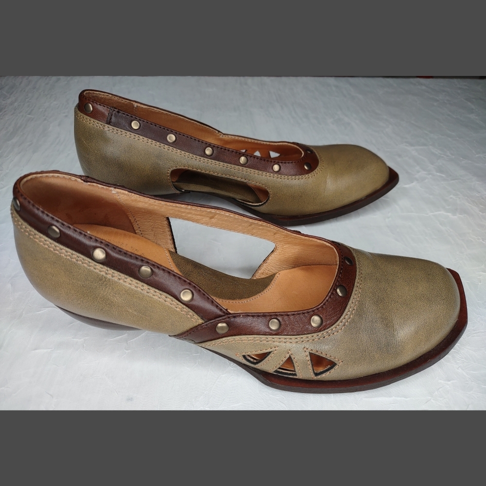 JOHN FLUEVOG "Freedom" Cutout Leather Green Brown Kitten Heels